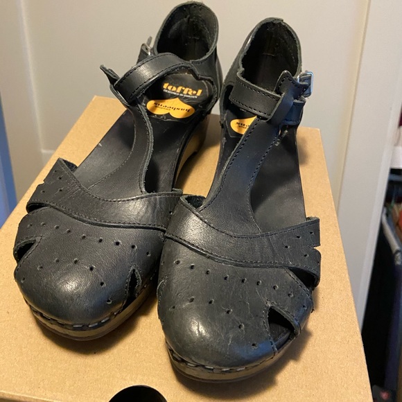 Swedish Hasbeen t-stap sandals - Picture 2 of 12